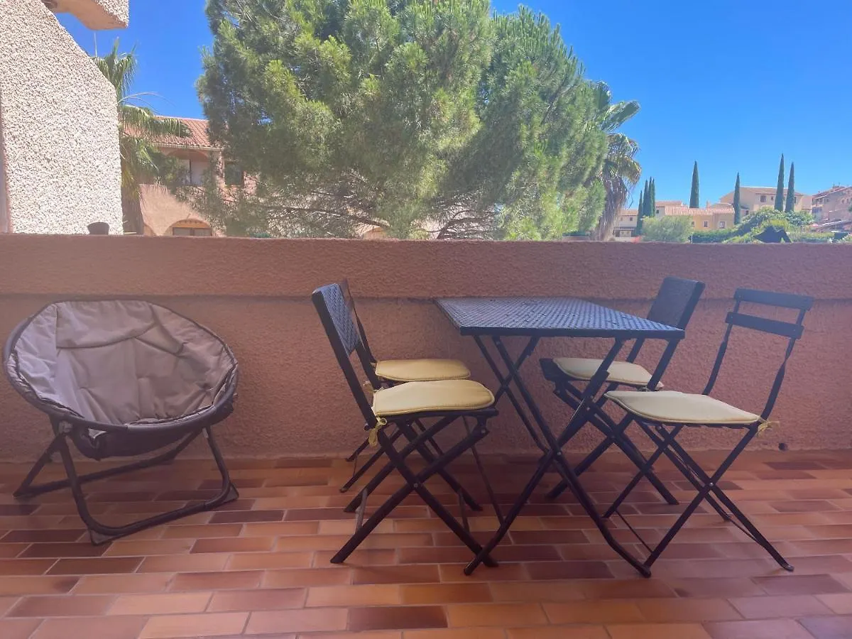 Appartement T2 Proche Plage Carqueiranne