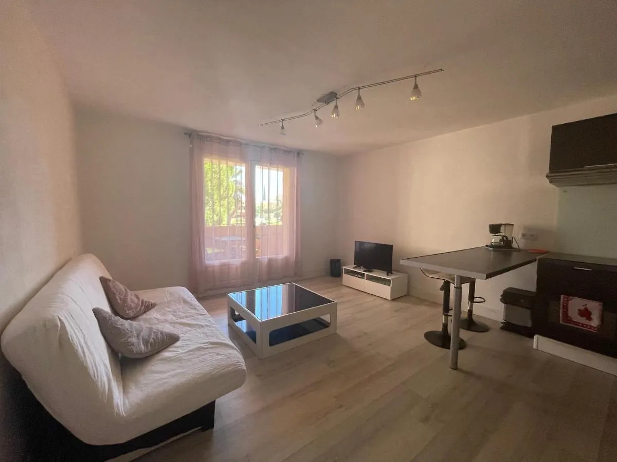 Apartment T2 Proche Plage Carqueiranne